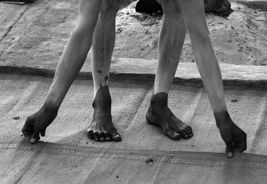 03_sadhu.legs.hands.kumbh.jpg